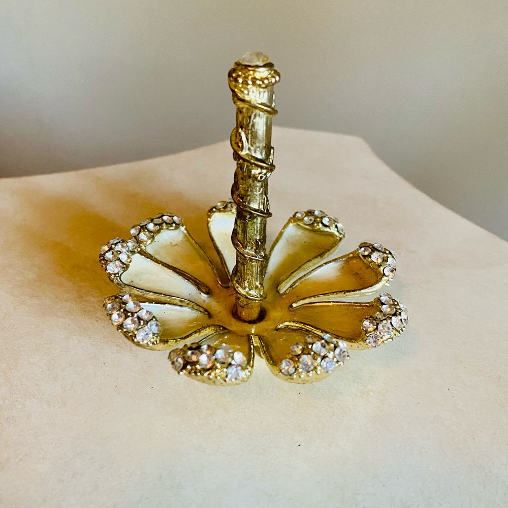 Floral Jeweled Ring holder